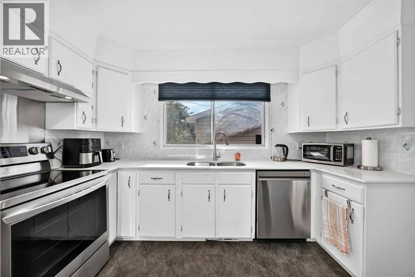 112 Queensland Place SE — photo 15 of 40