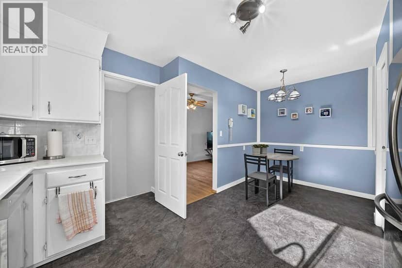 112 Queensland Place SE — photo 12 of 40