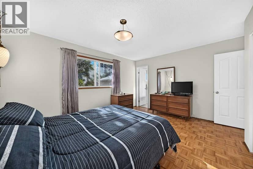 112 Queensland Place SE — photo 17 of 40