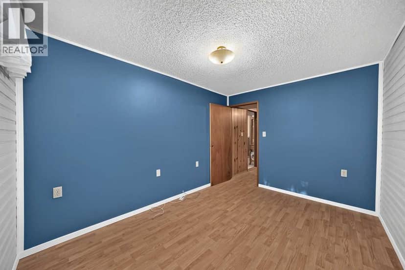 112 Queensland Place SE — photo 32 of 40