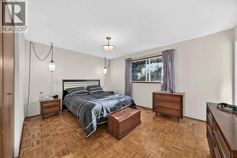 112 Queensland Place SE — photo 16 of 40