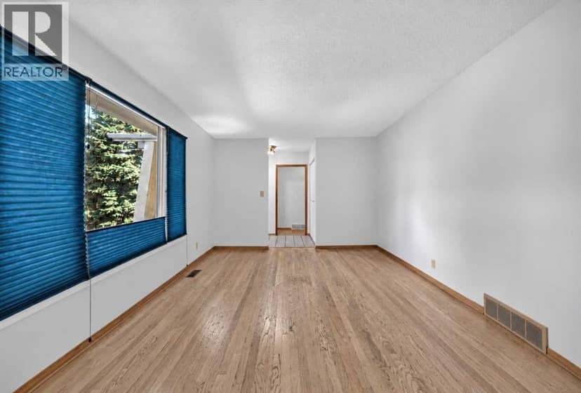112 Queensland Place SE, Calgary, photo 4