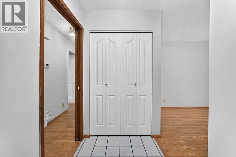 112 Queensland Place SE, Calgary, photo 3