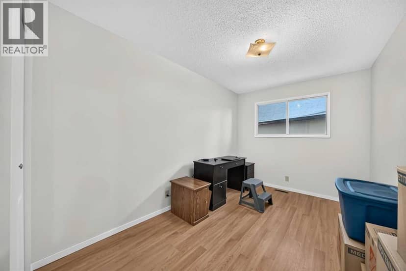 112 Queensland Place SE — photo 19 of 40