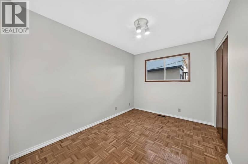 112 Queensland Place SE — photo 21 of 40