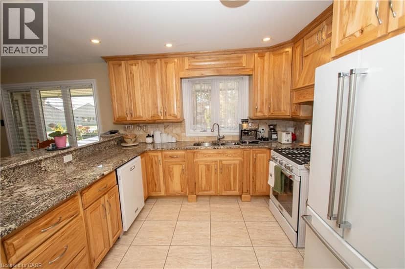 477 DELCREST Avenue — photo 12 of 40