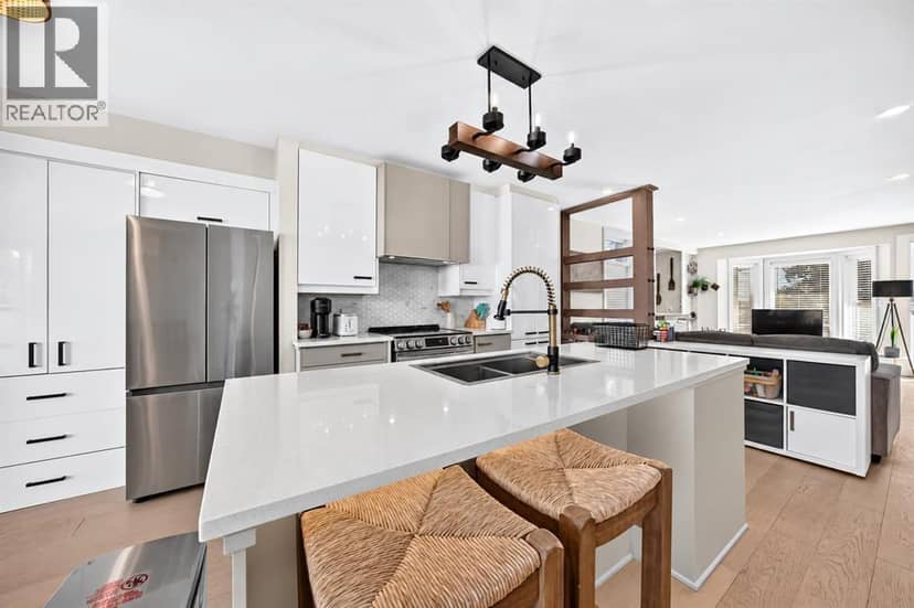 430 56 Avenue SW — photo 9 of 40
