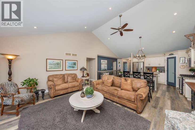 508 Molinari STREET — photo 12 of 40