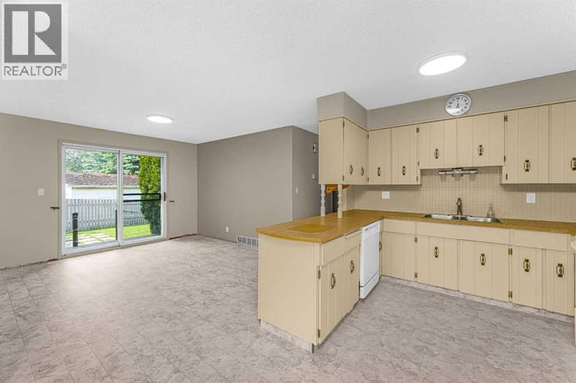 6 Woodland Close — photo 15 of 40