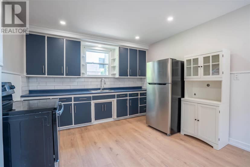 216 Goulais AVE — photo 14 of 40