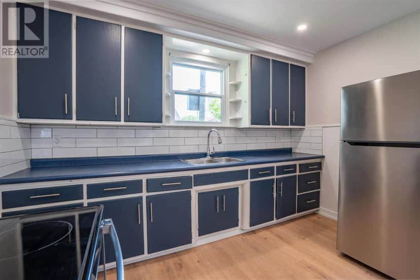 216 Goulais AVE — photo 11 of 40
