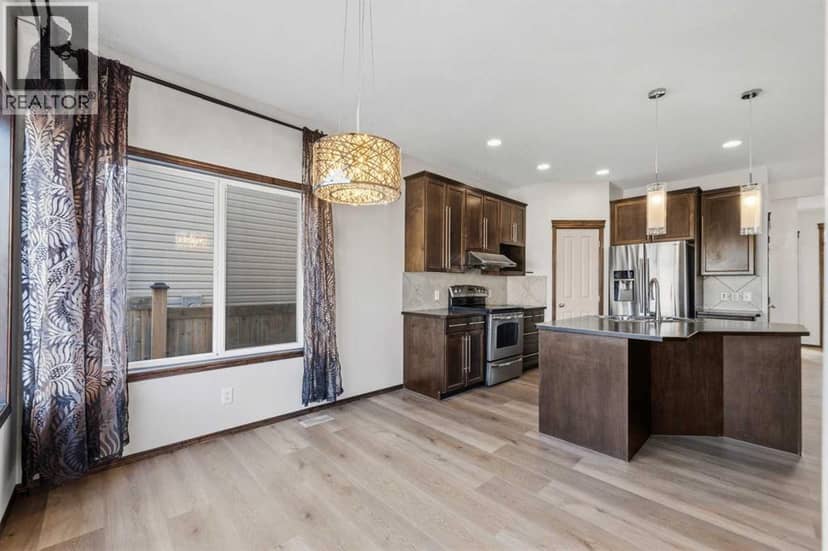 195 Elgin Rise SE — photo 18 of 40