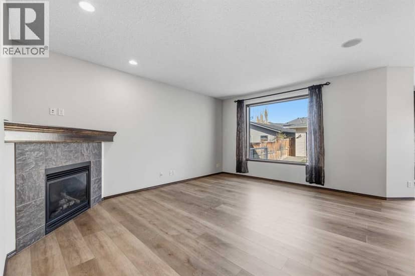 195 Elgin Rise SE — photo 9 of 40