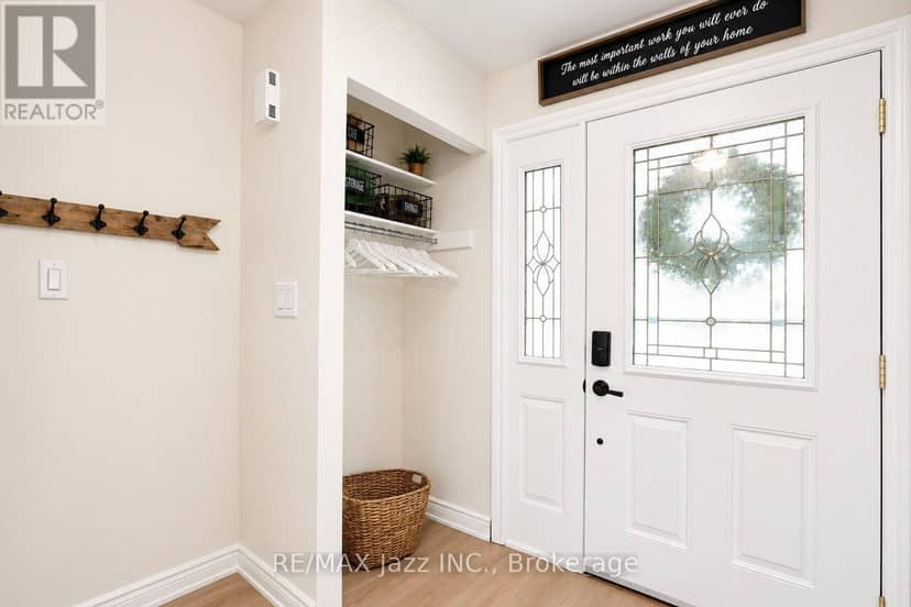 304 Annes Street, Whitby, photo 3