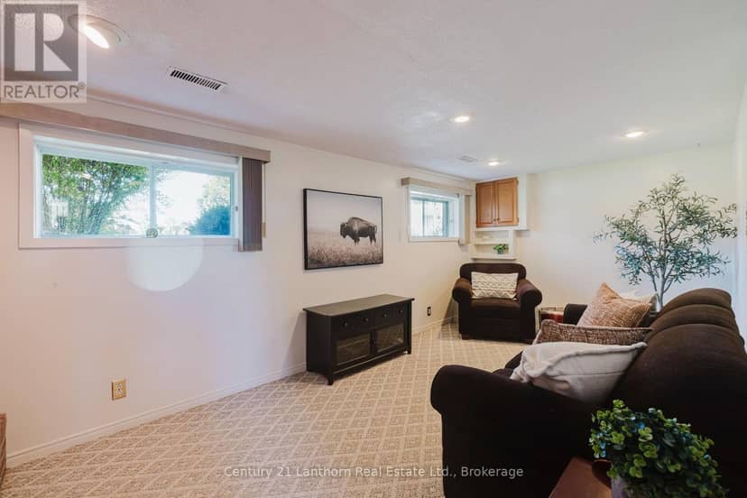 31 Marsh Drive — photo 19 of 40