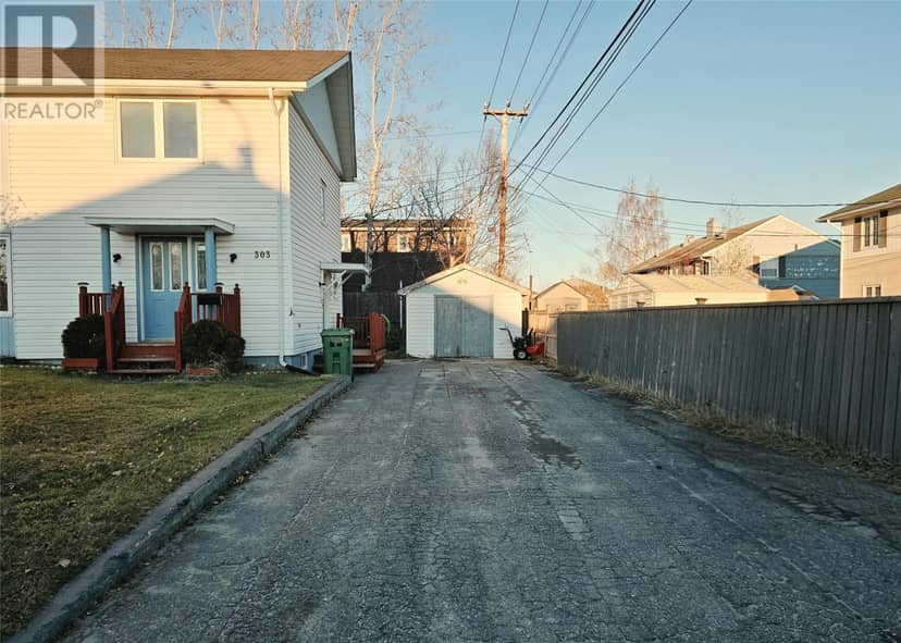 303 Carson Avenue, Labrador City, photo 2
