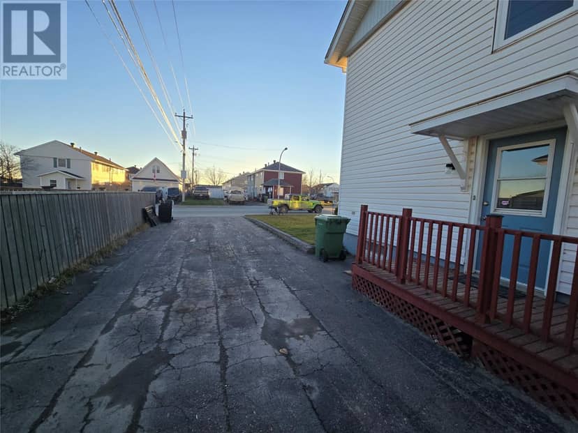 303 Carson Avenue, Labrador City, photo 5