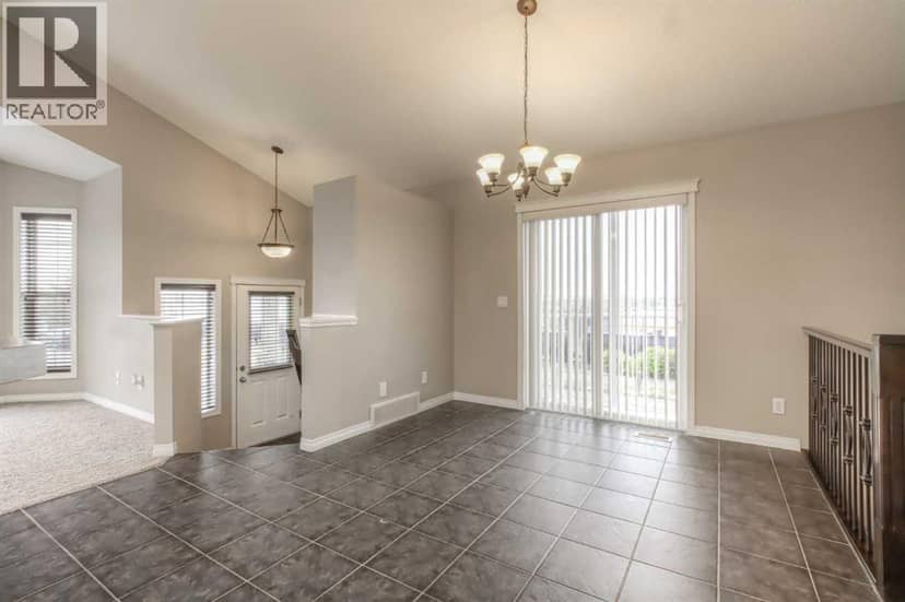 241 Morningside Gardens SW, Airdrie, photo 5
