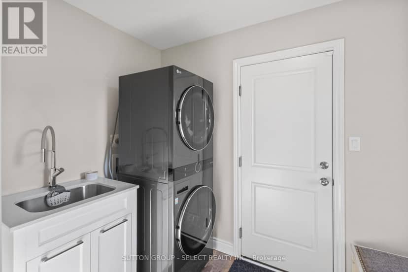 5229 Wales Crescent N — photo 18 of 40