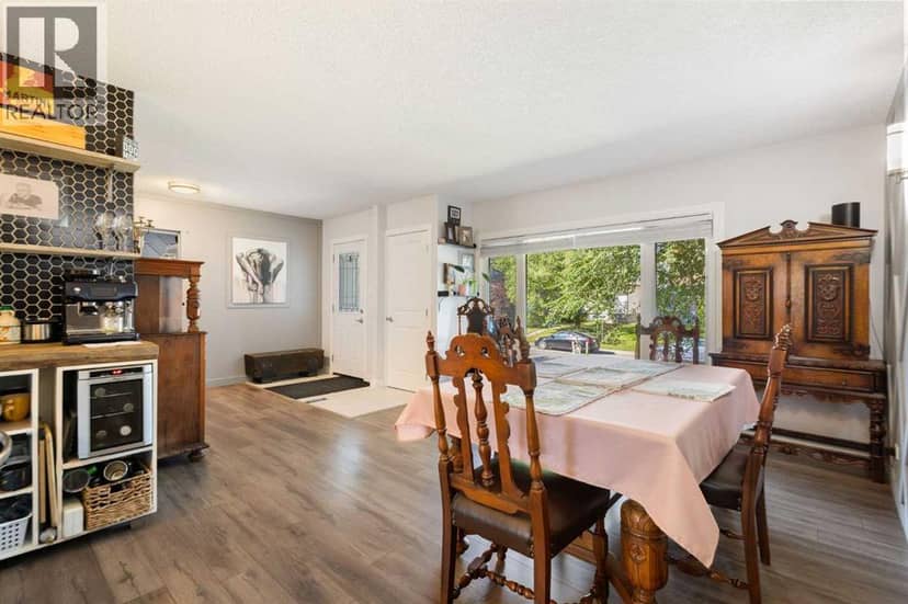 809 68 Avenue SW — photo 10 of 26