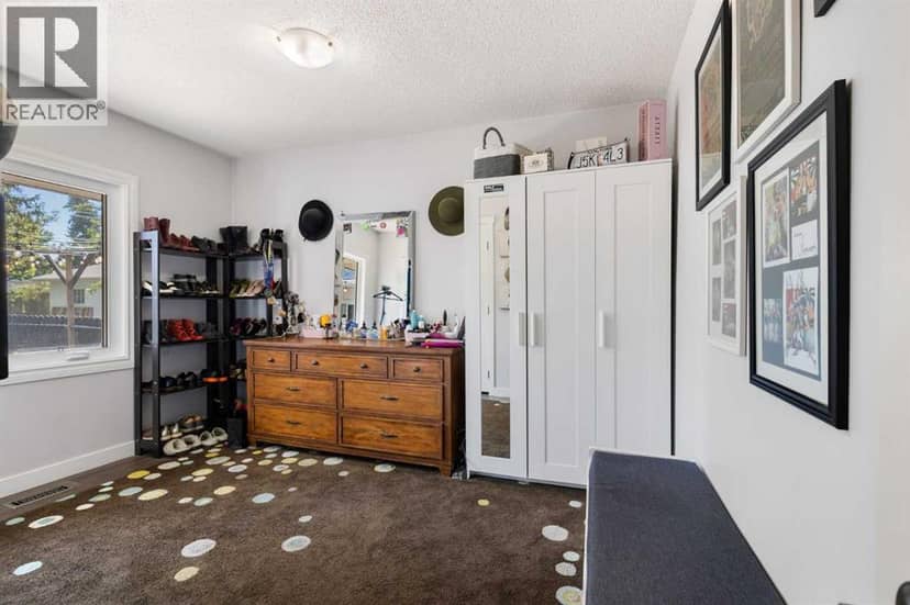809 68 Avenue SW — photo 12 of 26