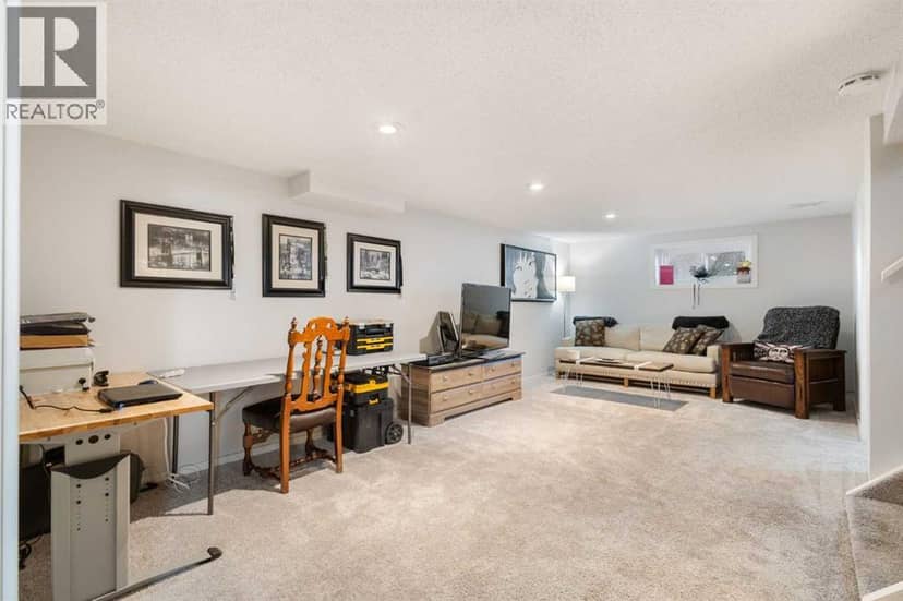 809 68 Avenue SW — photo 14 of 26