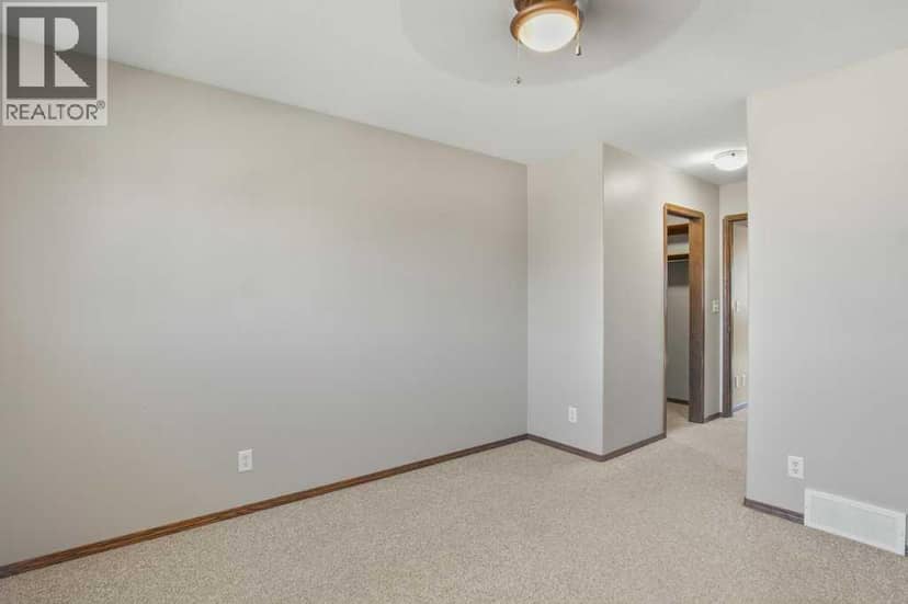 127 Lyons Close — photo 16 of 33