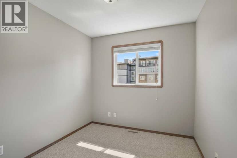 127 Lyons Close — photo 12 of 33