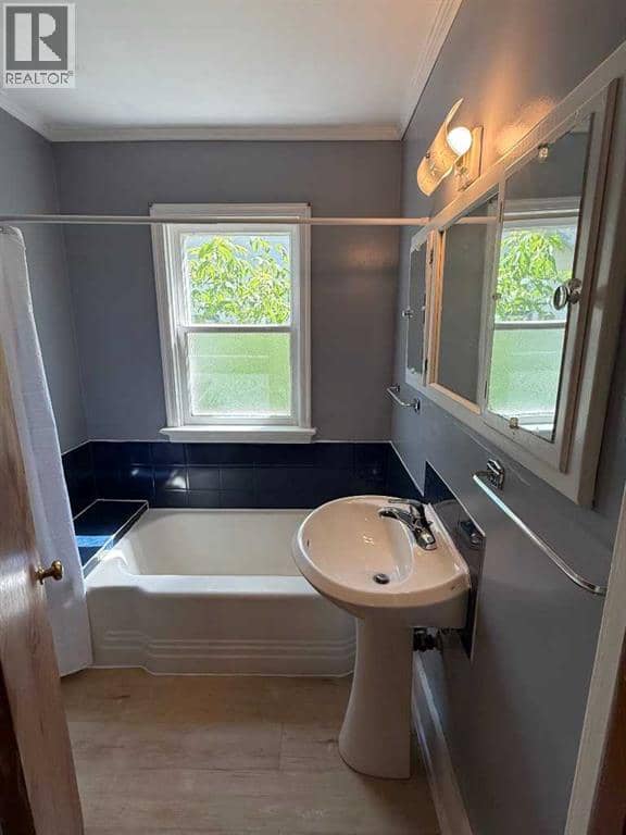 5221 51 Avenue — photo 15 of 38