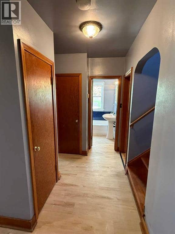 5221 51 Avenue — photo 10 of 38