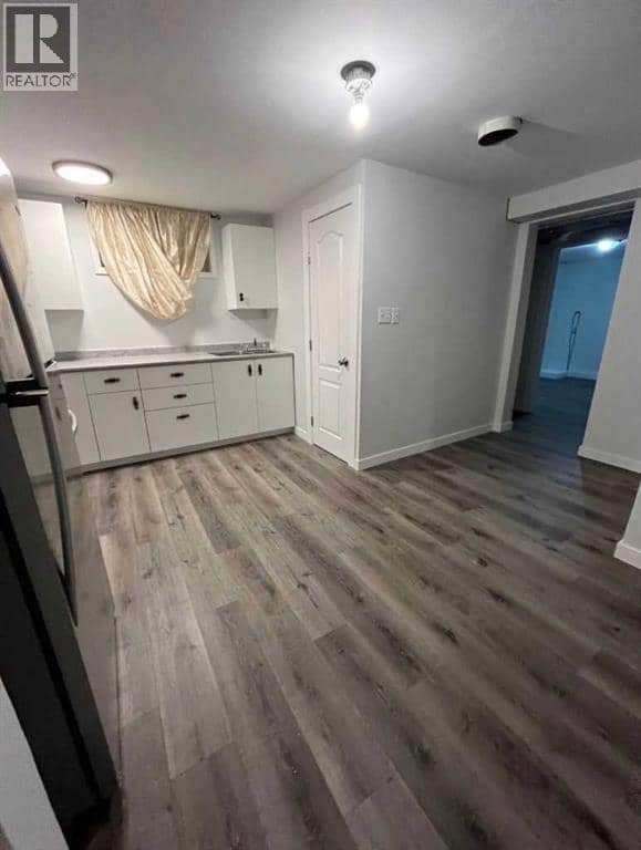 5221 51 Avenue — photo 32 of 38