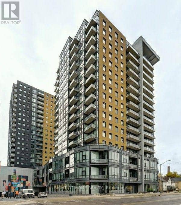 218 - 100 Garment Street — photo 2 of 29