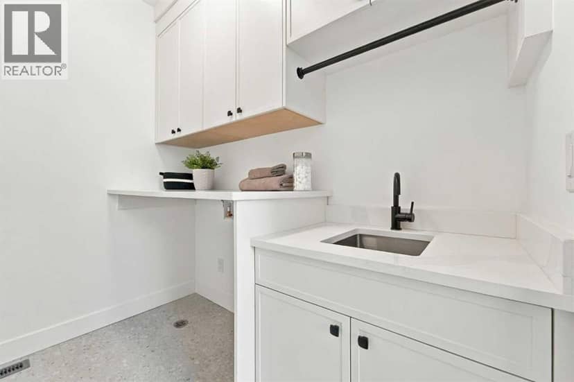 4918 21 Avenue NW — photo 30 of 40