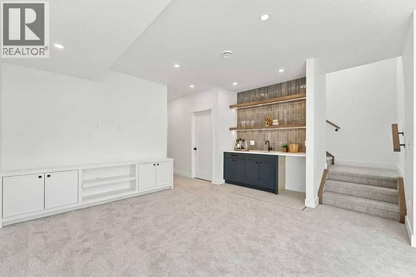 4918 21 Avenue NW — photo 31 of 40