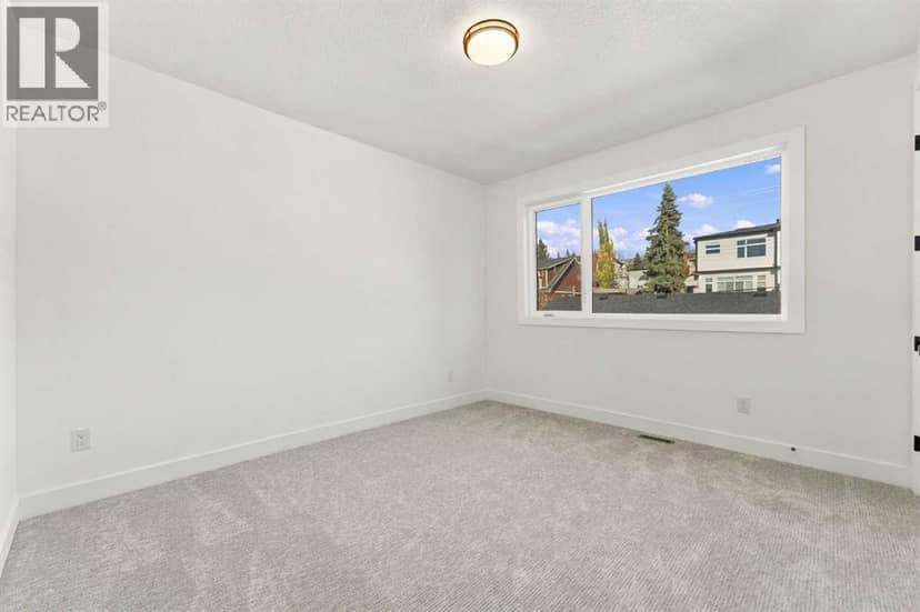 4918 21 Avenue NW — photo 27 of 40