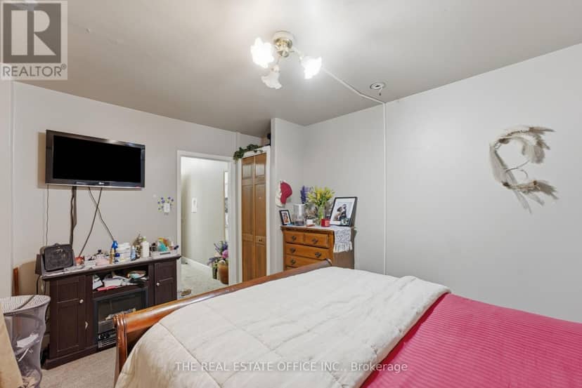 4327 Simcoe Street — photo 11 of 40