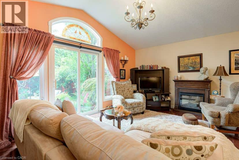 460 LAUSANNE Crescent — photo 13 of 31