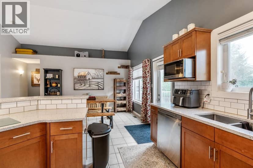 135 Fairmont Point S — photo 12 of 40