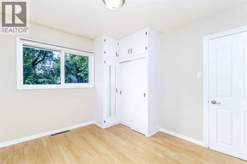 3905 46 Street — photo 12 of 37