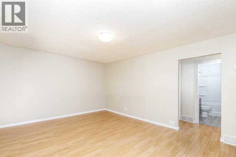3905 46 Street — photo 9 of 37