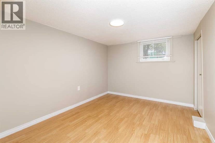 3905 46 Street — photo 26 of 37