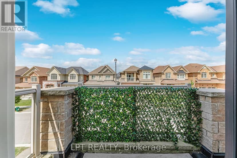 33 Mondial Crescent — photo 15 of 27