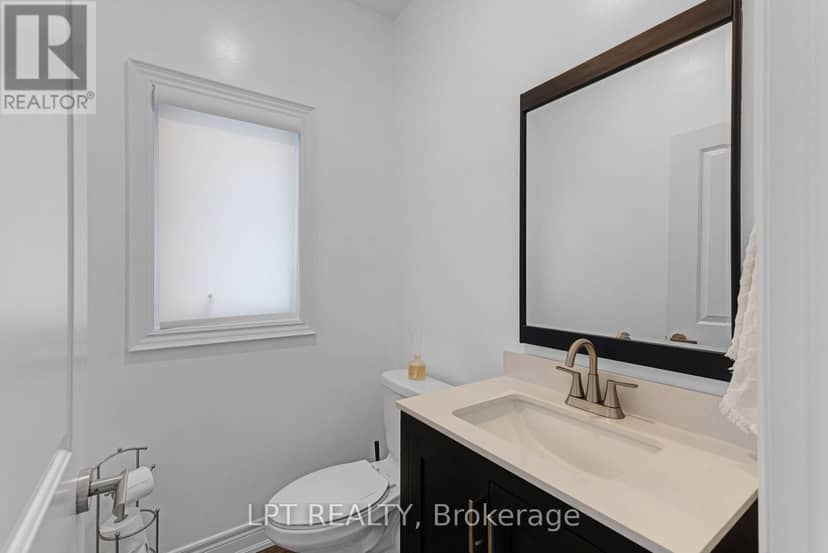 33 Mondial Crescent — photo 19 of 27