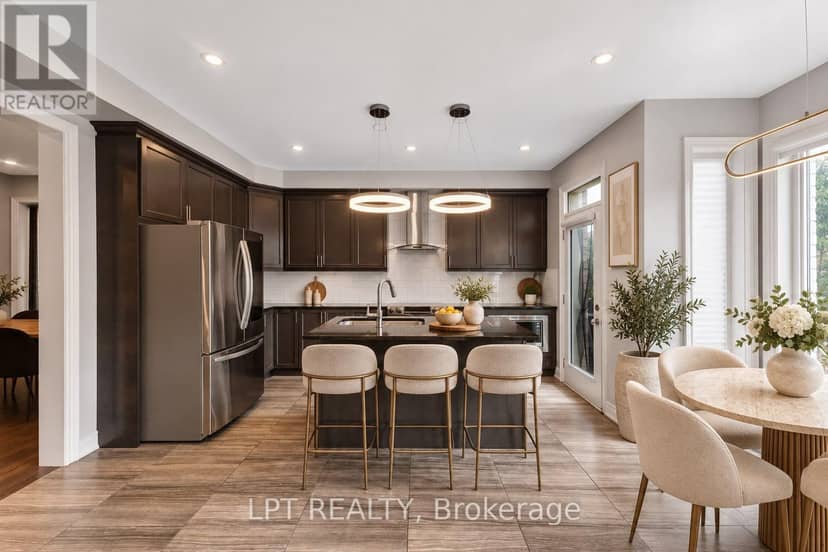 33 Mondial Crescent — photo 3 of 27