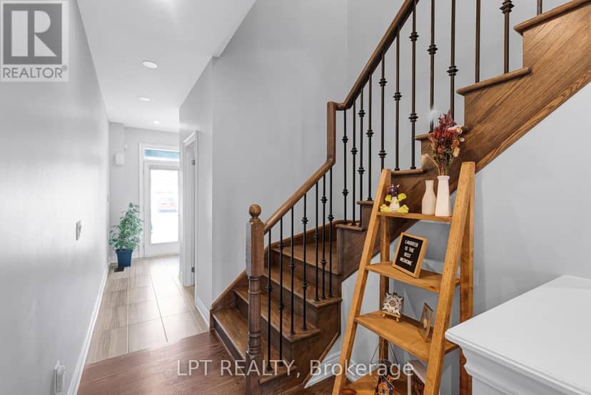 33 Mondial Crescent — photo 7 of 27