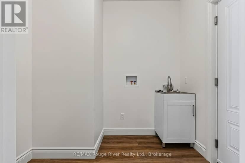 713 Prince Of Wales Drive — photo 26 of 40