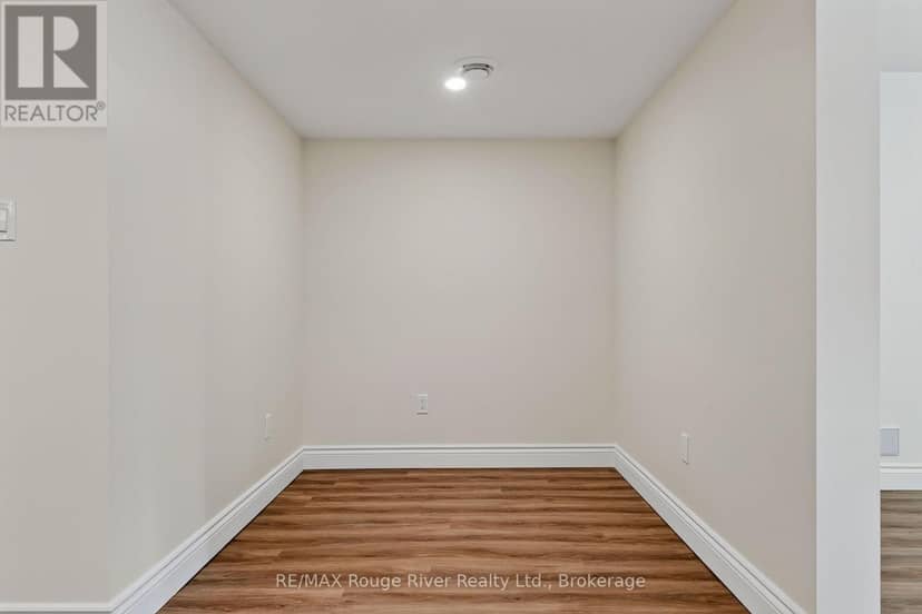 713 Prince Of Wales Drive — photo 32 of 40
