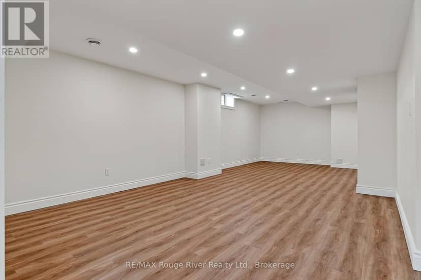 713 Prince Of Wales Drive — photo 33 of 40