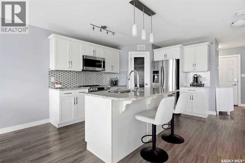 8933 Kestral DRIVE — photo 10 of 40