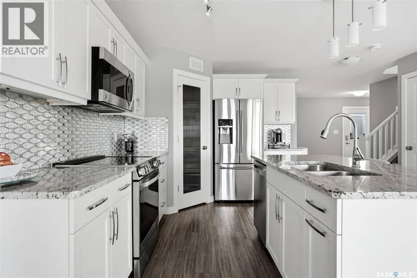 8933 Kestral DRIVE — photo 11 of 40